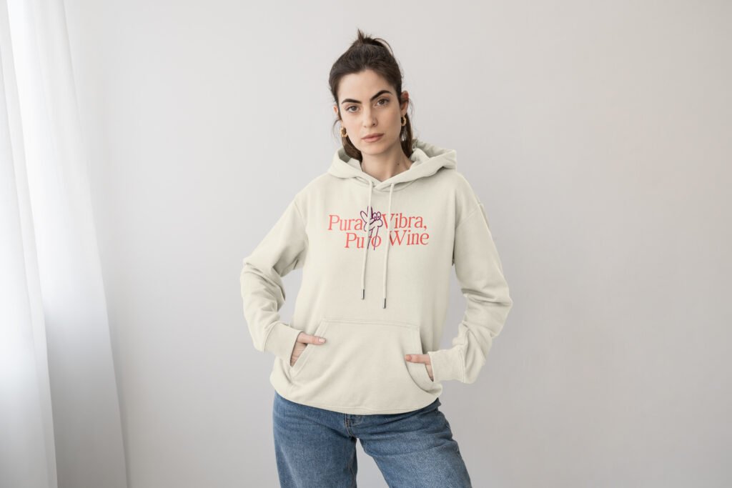 Hoodie crema de More Wine Please