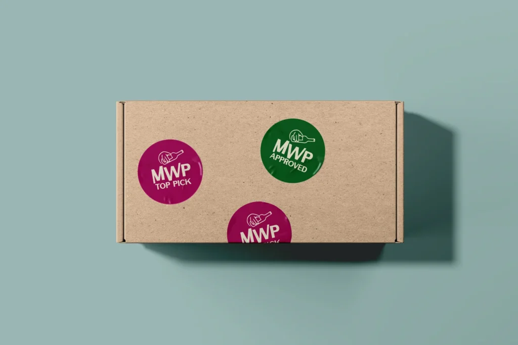 Caja kraft de envío con sellos MWP